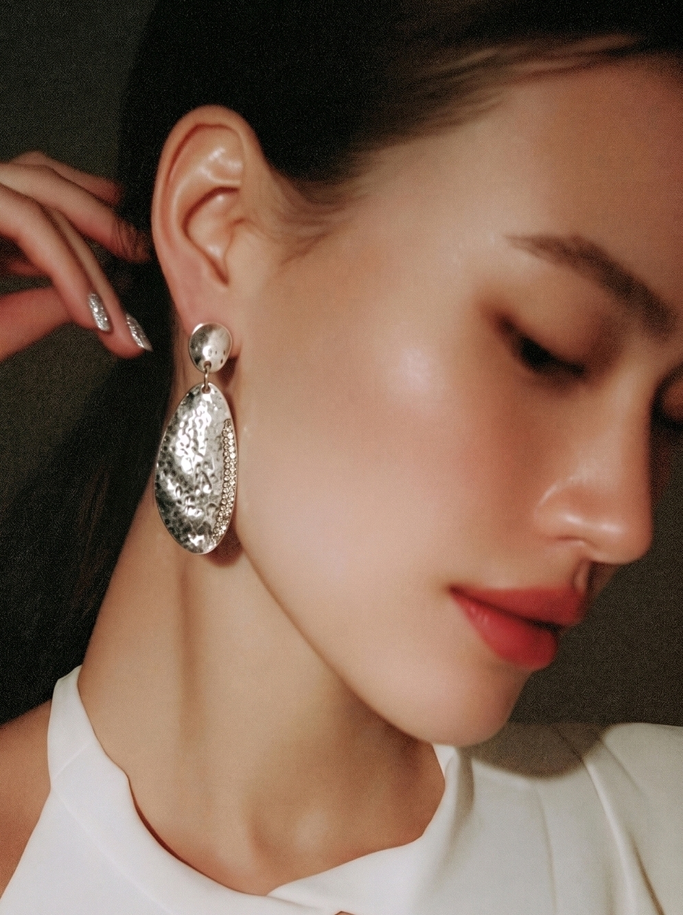 NWT NADINE WEST Hammered Silver Rhinestone Drop Earrings ~1 3/4"